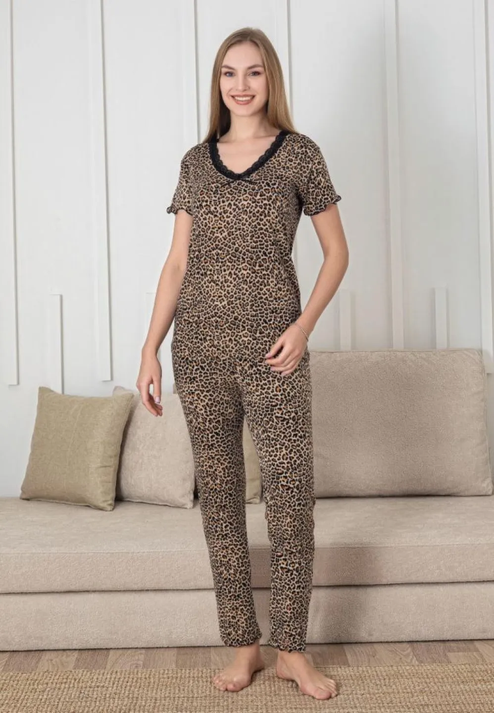 Pijama damă mânecă scurtă confortabilă – Leopard cu pantaloni lungi și dantelă - 1