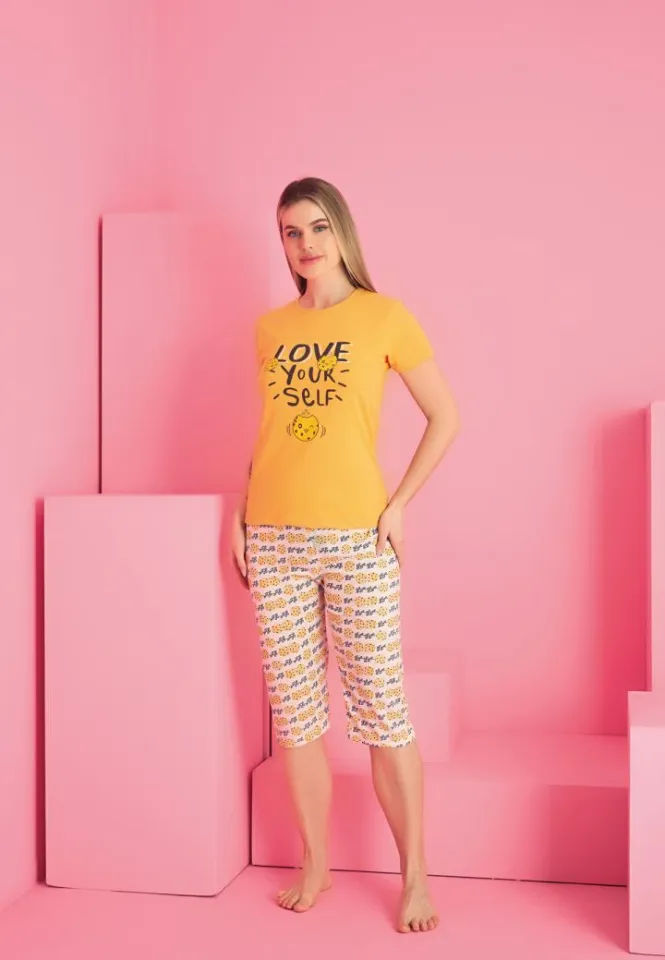 Set pijama damă din bumbac galben – model „Love Yourself”, mânecă scurtă și pantalon 3/4