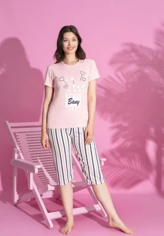 Pijama damă roz din bumbac – model cu inimioare, mânecă scurtă și pantalon 3/4