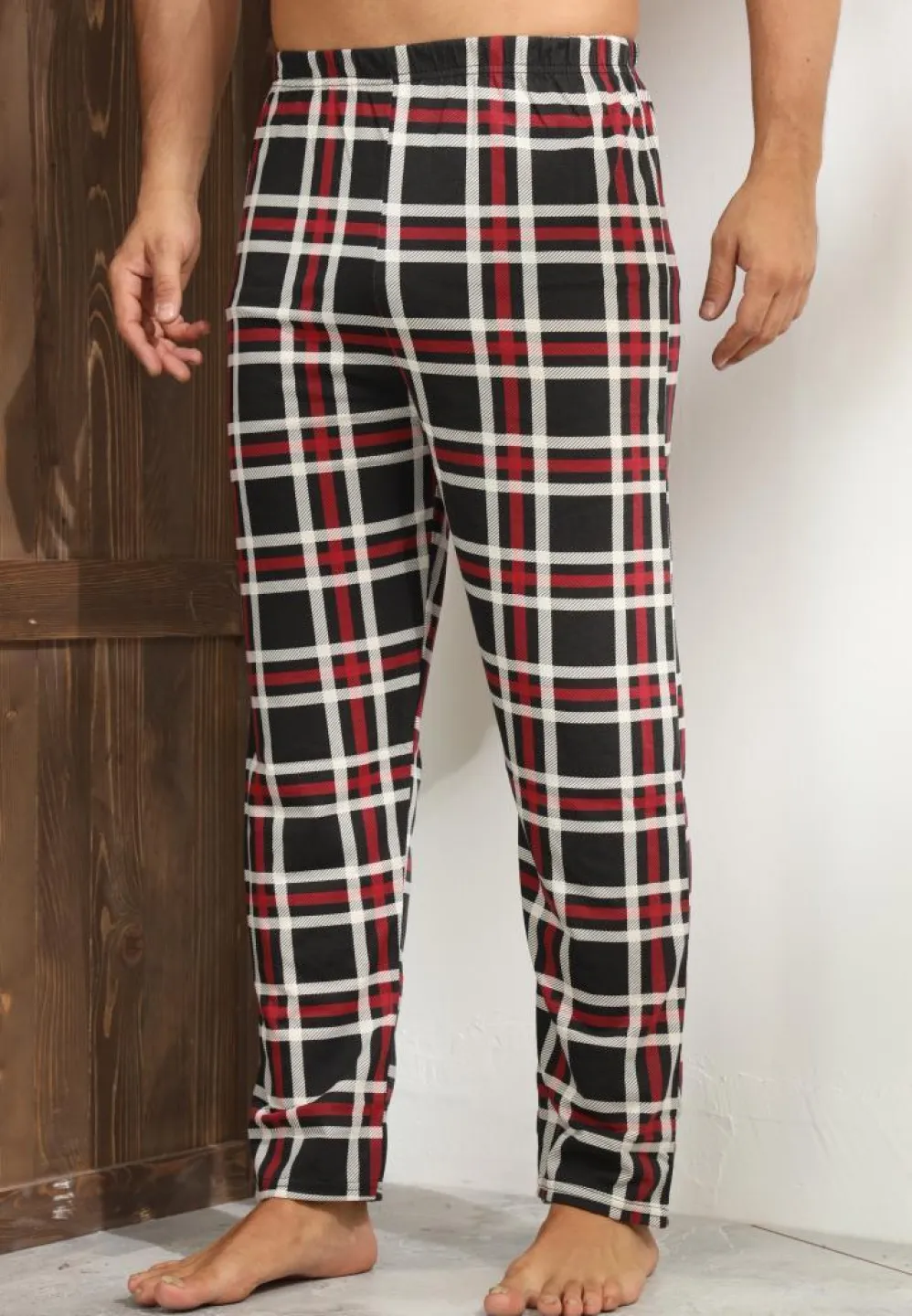 Pantaloni pijama bărbați cu model carouri negri, roșii și albe – croială confortabilă - 1