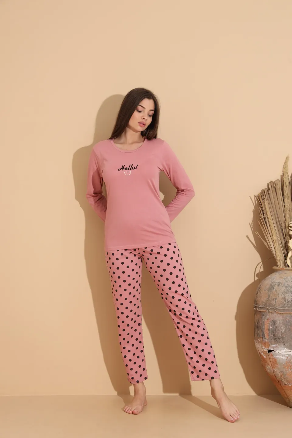 Pijama roz de damă cu mesaj „HELLO” și pantaloni lungi imprimeu buline - 1