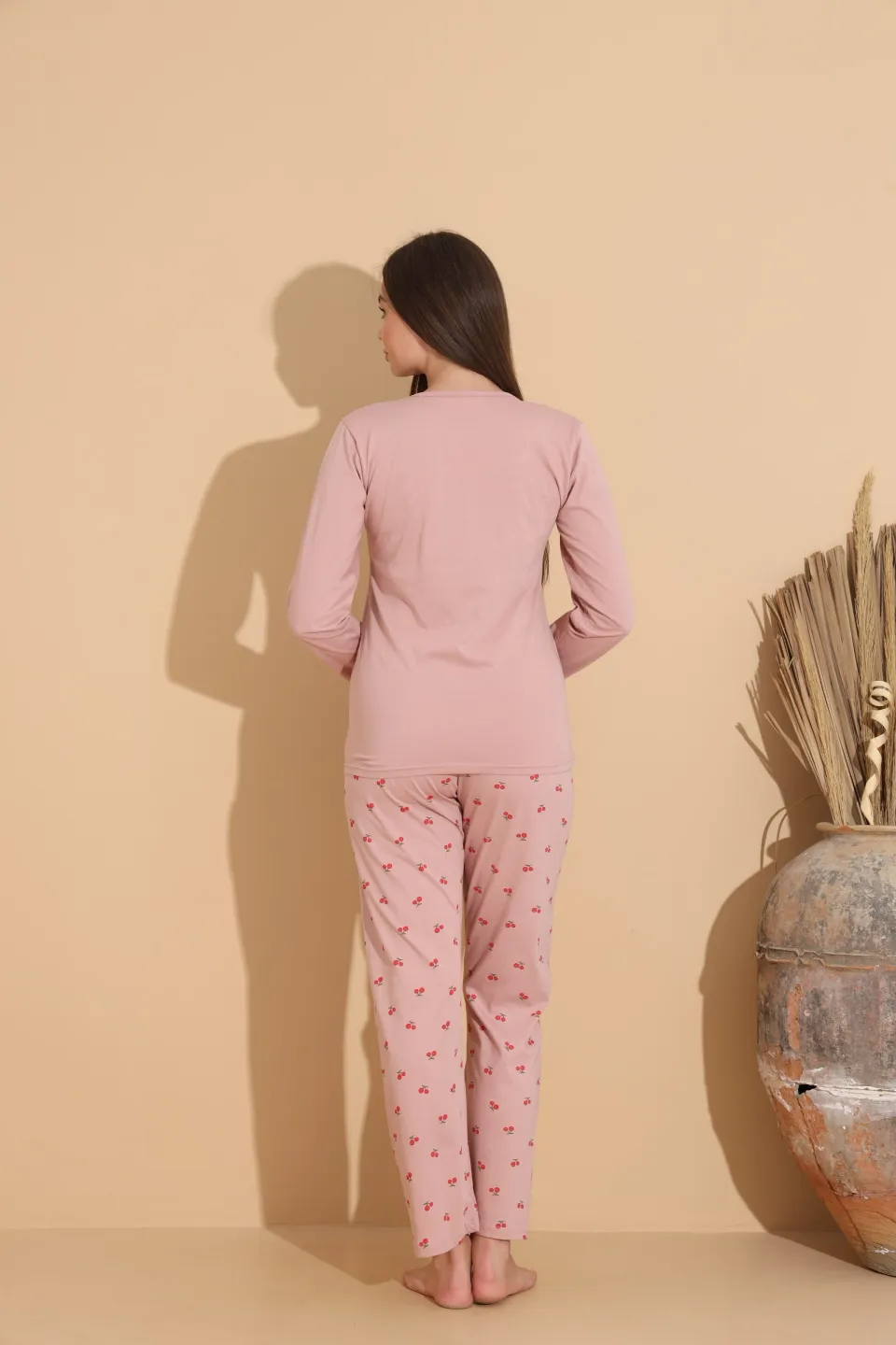 Pijama damă roz pal cu design cireșe și mesaj „FREEDOM” modern - 2