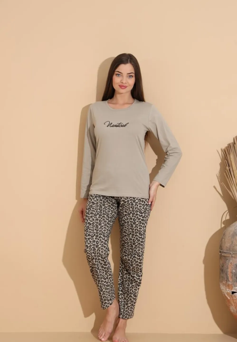 Pijamale damă confort maro deschis, imprimeu „Mantical” și pantaloni animal print - 3
