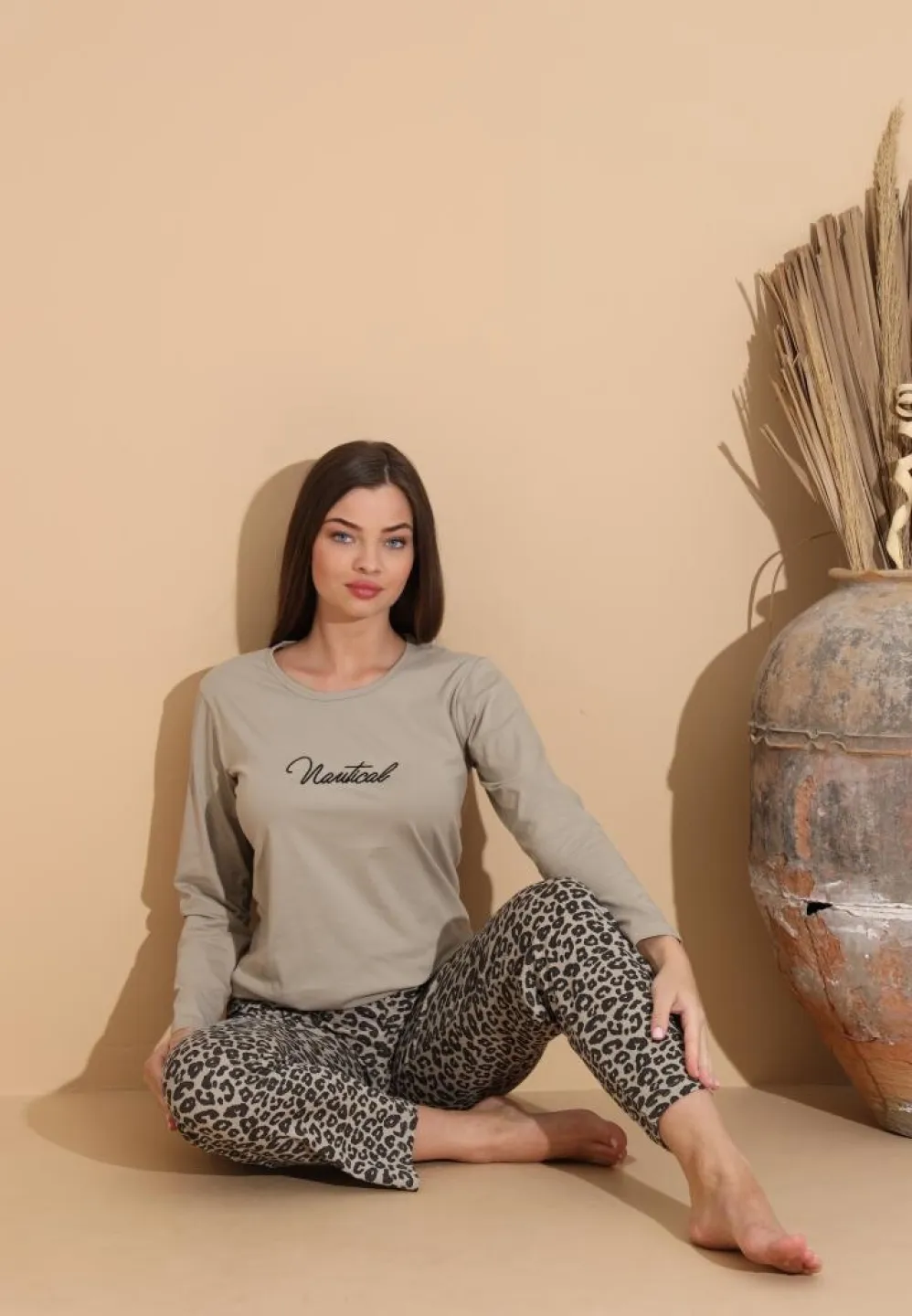 Pijamale damă confort maro deschis, imprimeu „Mantical” și pantaloni animal print - 4