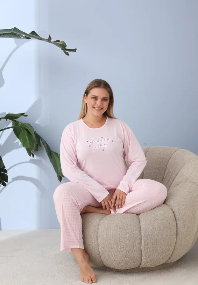 Pijama damă Big Size cu „WINTER VIBES”, pantaloni și mânecă lungă, roz