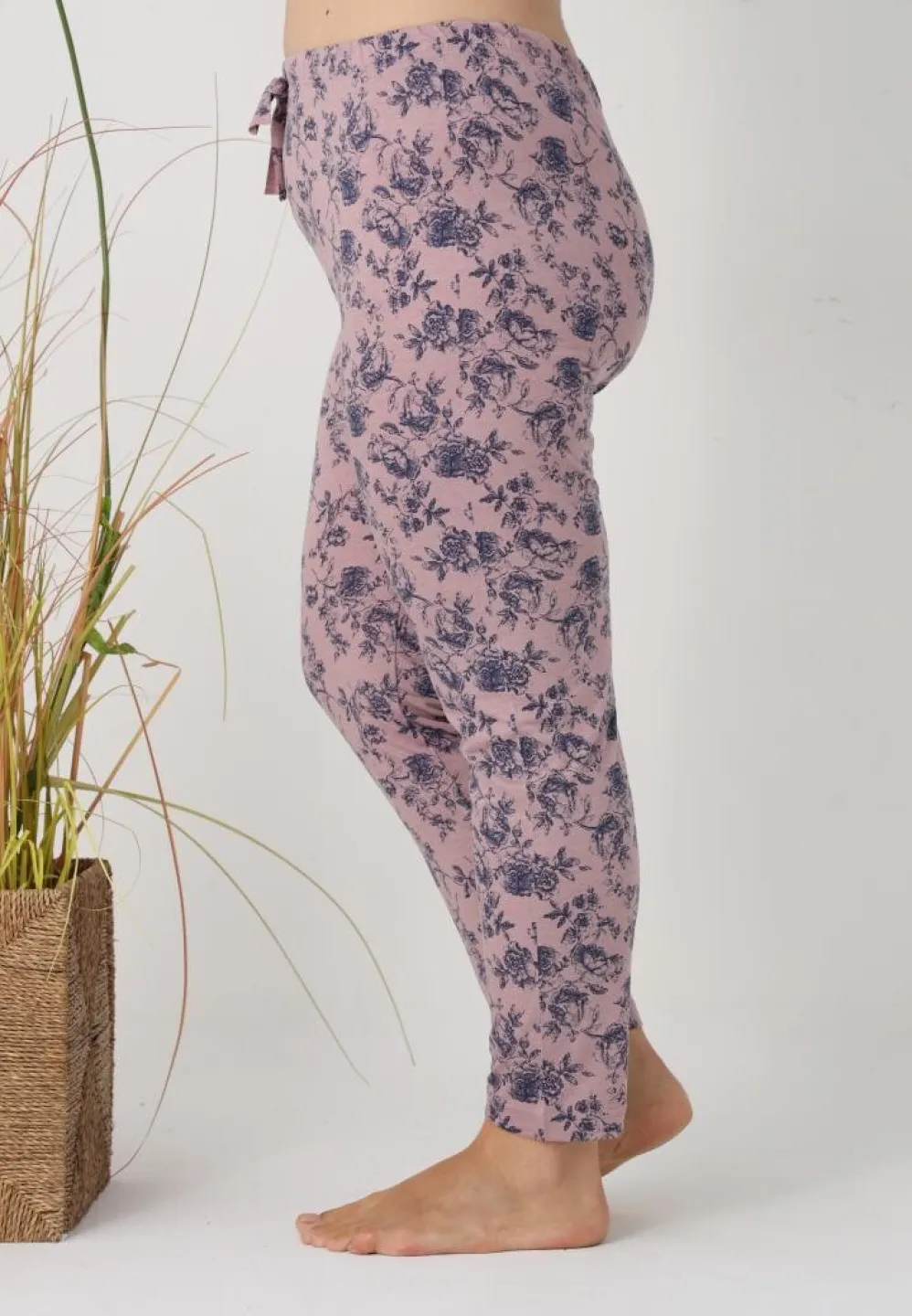 Pantaloni de pijama damă Big Size, model roz cu flori albastre - 4