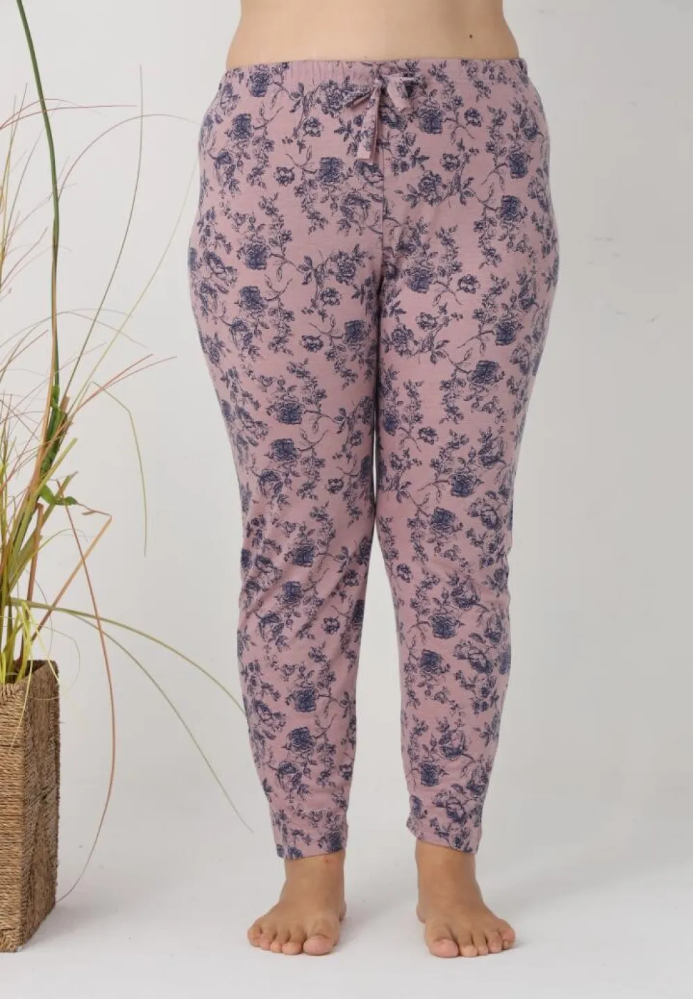 Pantaloni de pijama damă Big Size, model roz cu flori albastre - 5