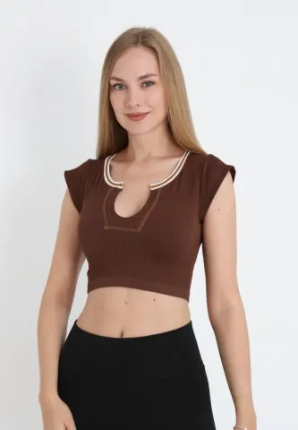 Tricou damă crop maro cu mânecă scurtă