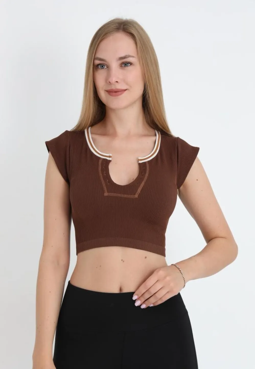 Tricou damă crop maro cu mânecă scurtă - 3