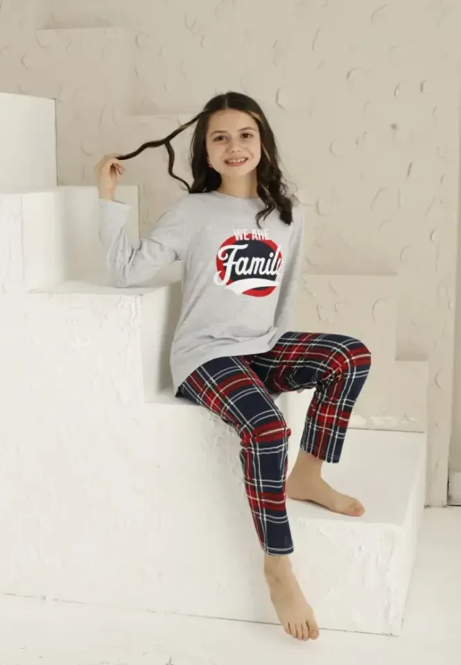 Pijama fete gri, bluză cu mânecă lungă și pantaloni lungi, imprimeu We Are Family