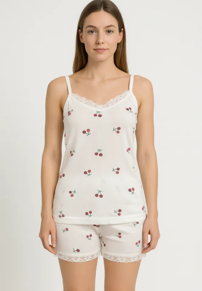 Pijama damă: maiou cu bretele subțiri și short cu imprimeu cireșe