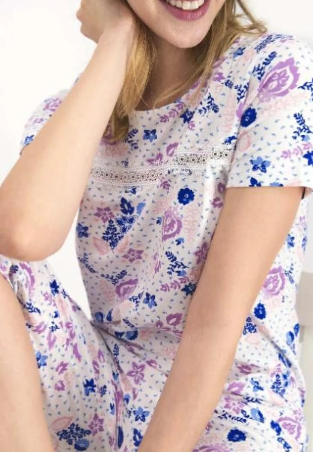 Pijama Dama Mânecă Scurtă, Pantalon Trei Sferturi cu Dantelă - 3