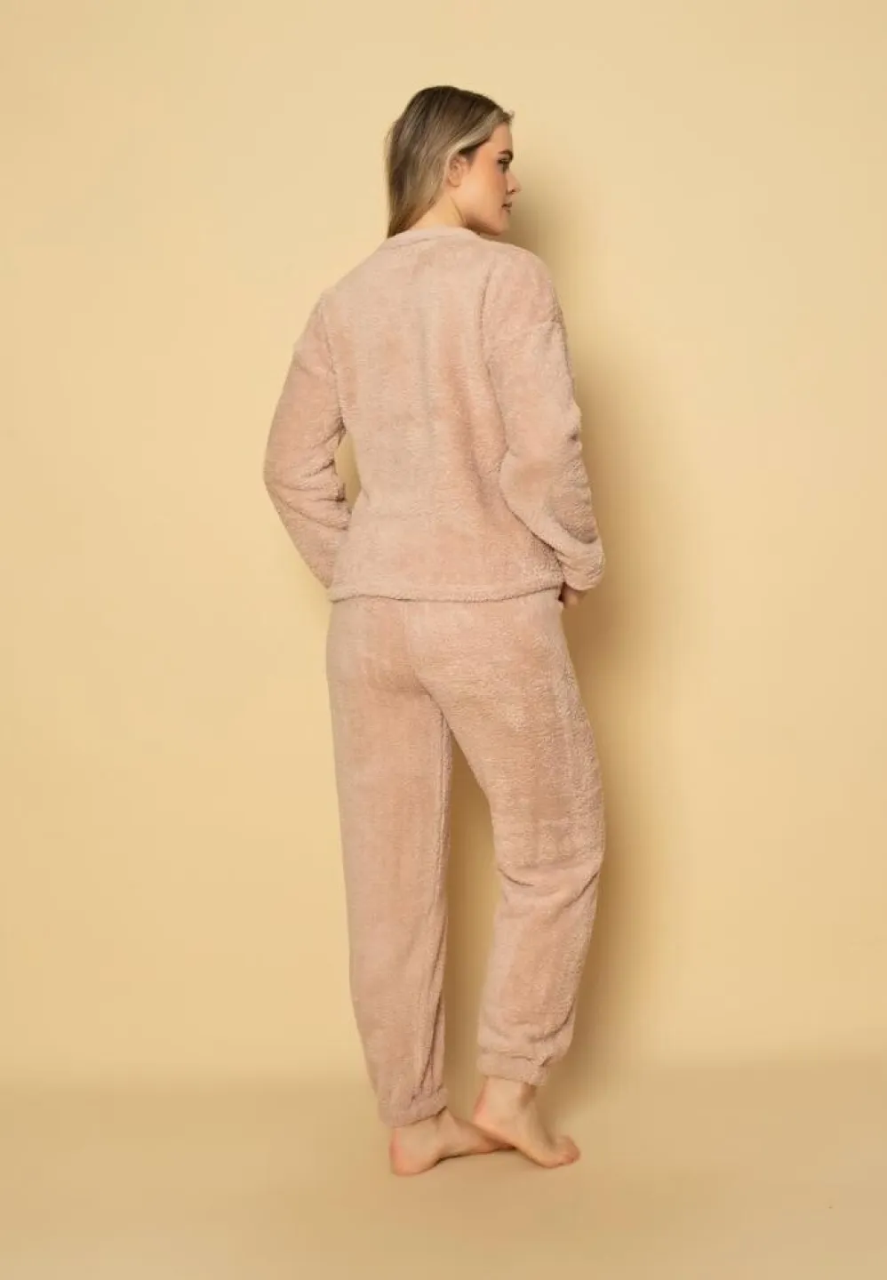 Pijama pufoasă din cocolino pentru damă – roz pudră, model cu norișori - 2