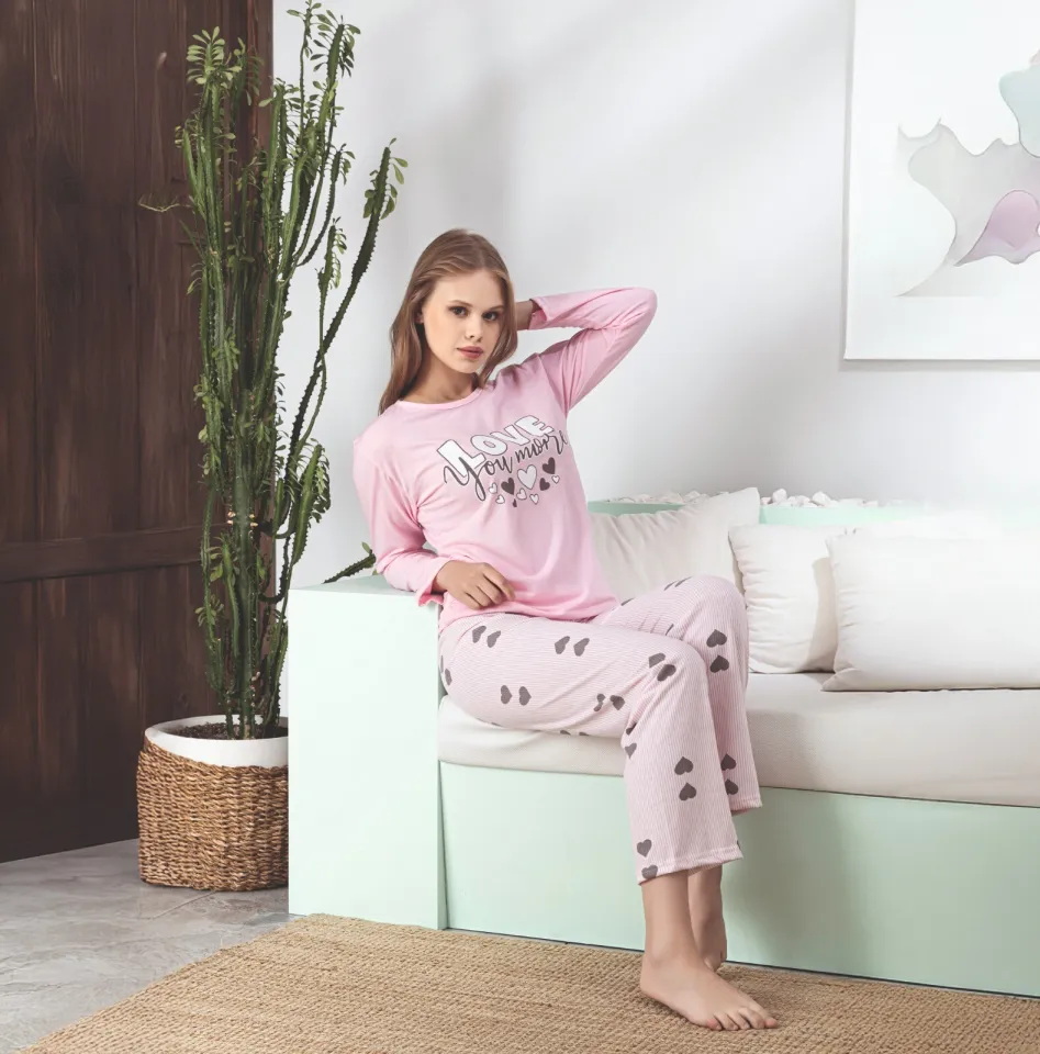 Pijama Dama Dream Love – Pantaloni și Bluza Roz cu Mâneci Lungi, Ideală pentru Somn și Relaxare