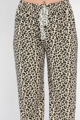 Pantaloni damă din polar cu imprimeu Leopard hover